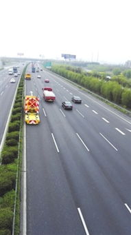 蘇嘉杭高速舉行防撞緩沖車實戰演練，筑牢道路作業安全防線
